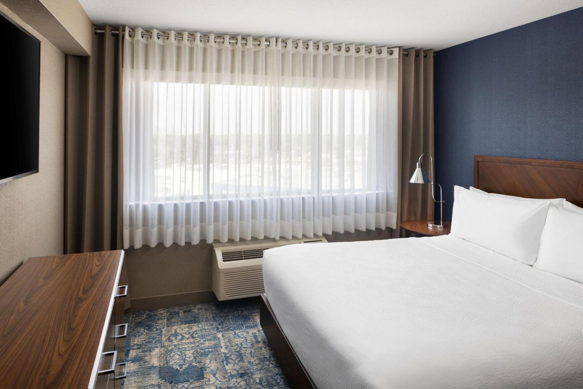 Four Points By Sheraton Edmonton South Esterno foto