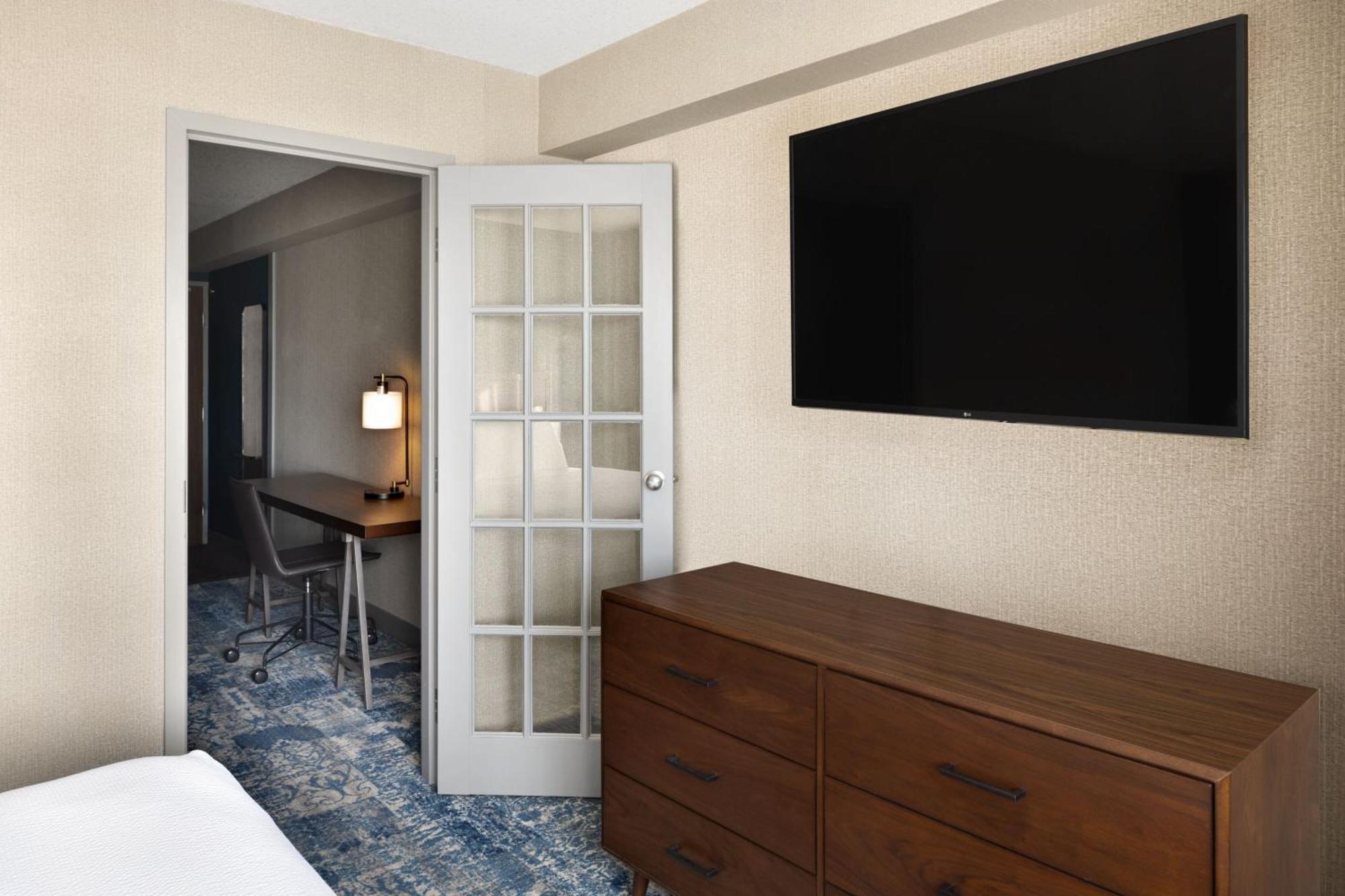 Four Points By Sheraton Edmonton South Esterno foto