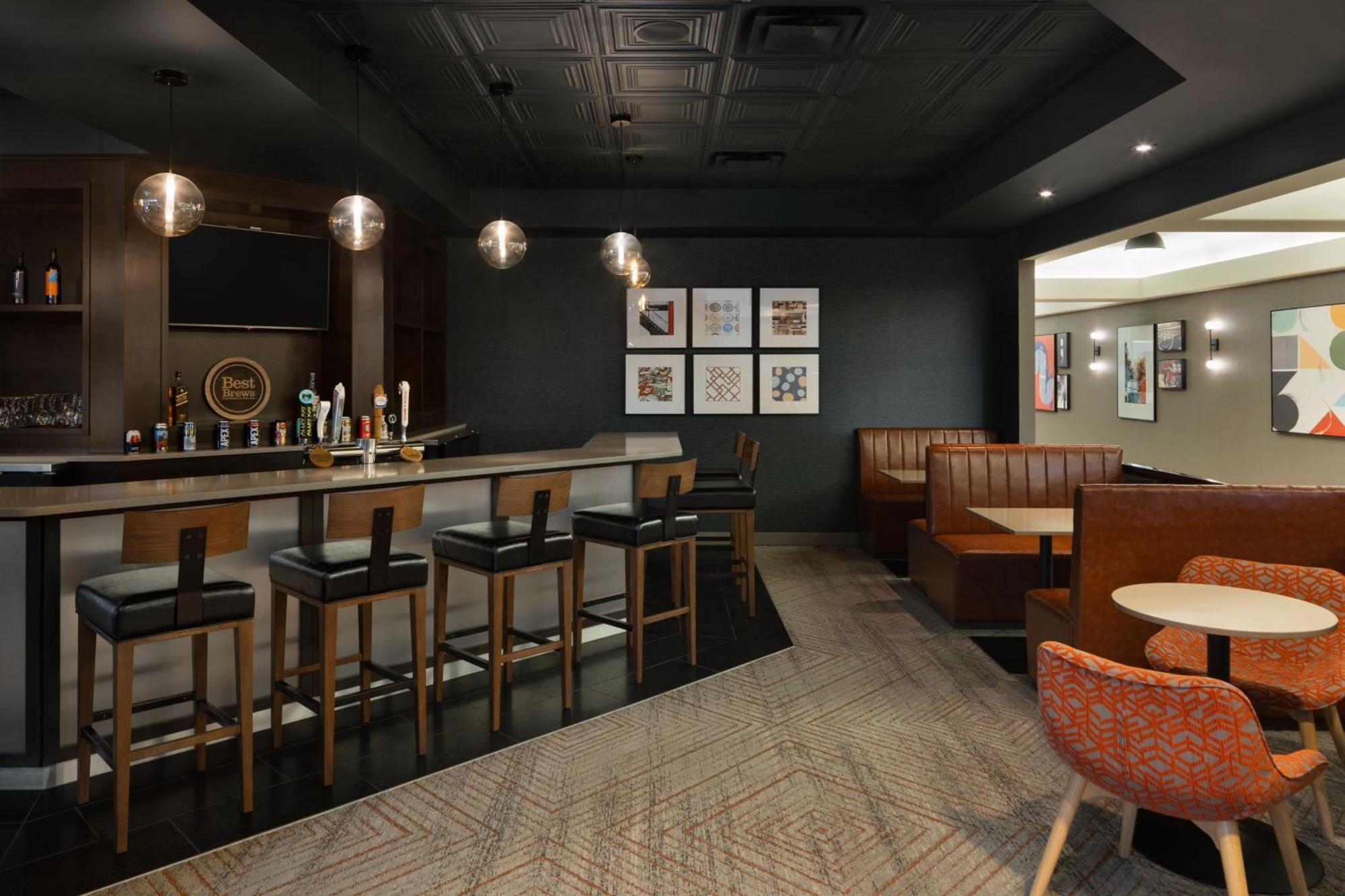 Four Points By Sheraton Edmonton South Esterno foto