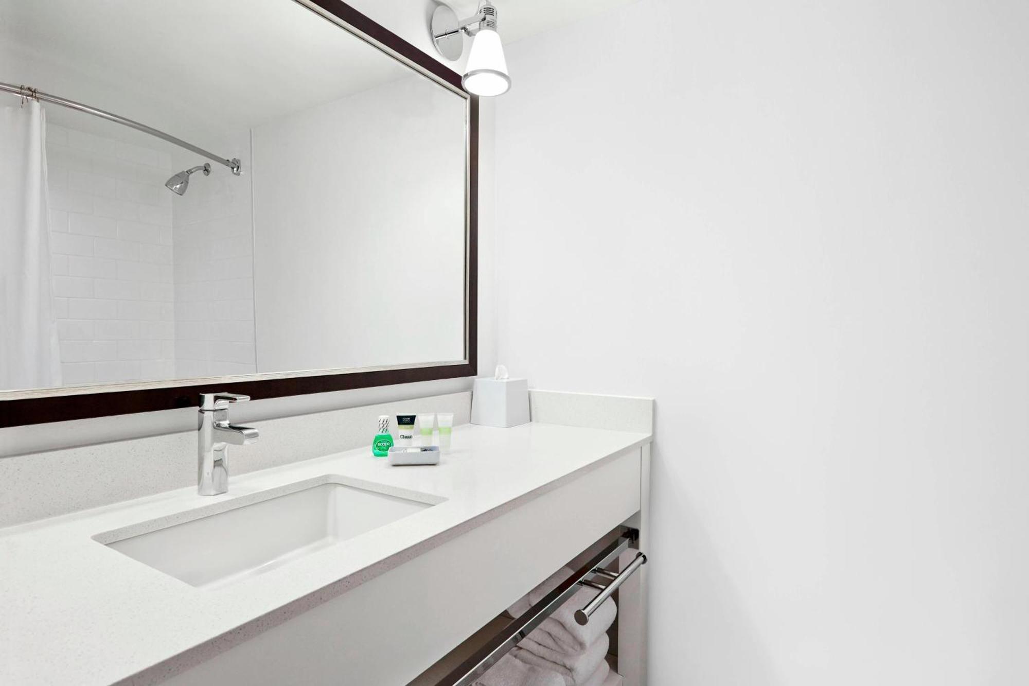 Four Points By Sheraton Edmonton South Esterno foto