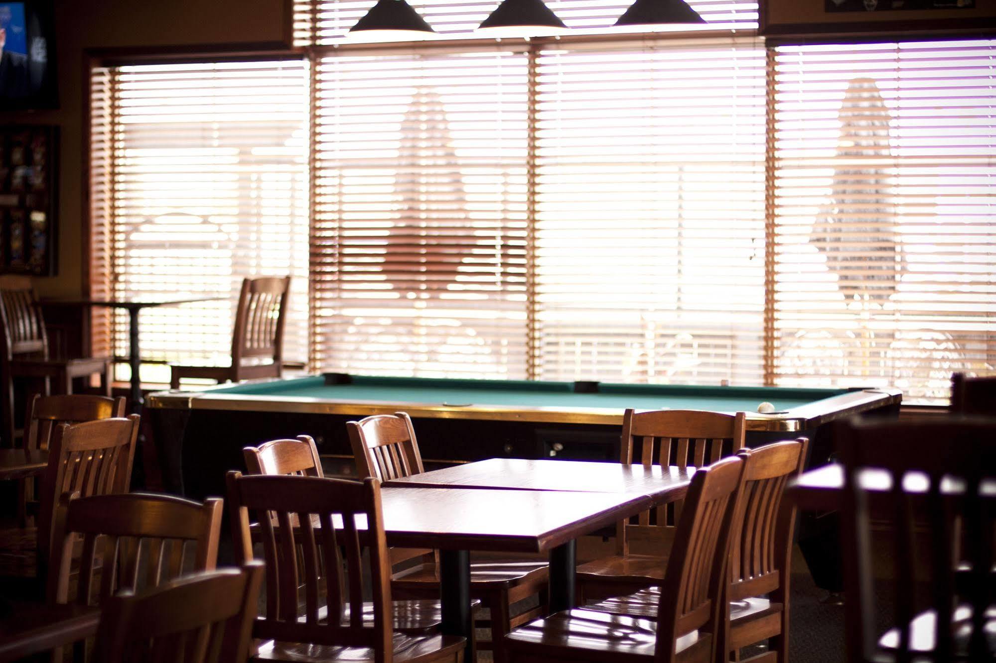 Four Points By Sheraton Edmonton South Esterno foto